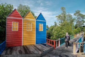 Menparekraf Tinjau Taman Wisata Mangrove Klawalu Pertama di Tanah Papua