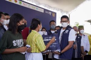 Menparekraf Apresiasi Capaian Tingkat Vaksinasi COVID-19 di Kabupaten Manggarai Barat Bangkitkan Ekonomi dan Terciptanya Lapangan Kerja