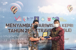 Persiapkan Kebangkitan Ekonomi dan Pembukaan Lapangan Kerja, Menparekraf Sandiaga Kunjungi Batam Polytechnic of Tourism