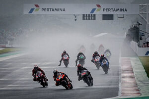 Cerita Menparekraf Tentang Hujan yang Bikin MotoGP Mandalika 2022 Sempat TertundaÂ 