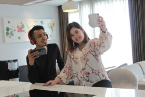 RAMADAN MUBARAK MENIKMATI KEBAHAGIAAN MELIMPAHÂ  DI KEAJAIBAN RAMADAN