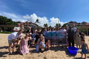 Hotel Nikko Bali dan Peternakan Penyu Bali Lecceria Melepasliarkan Tukik sebagai Aksi Program Keberlanjutan