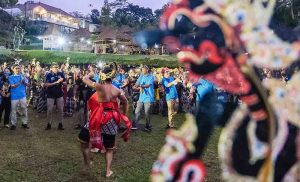 Pengembangan desa wisata diharapkan dapat membangkitkan roda perekonomian masyarakat serta peluang usaha dan lapangan kerja