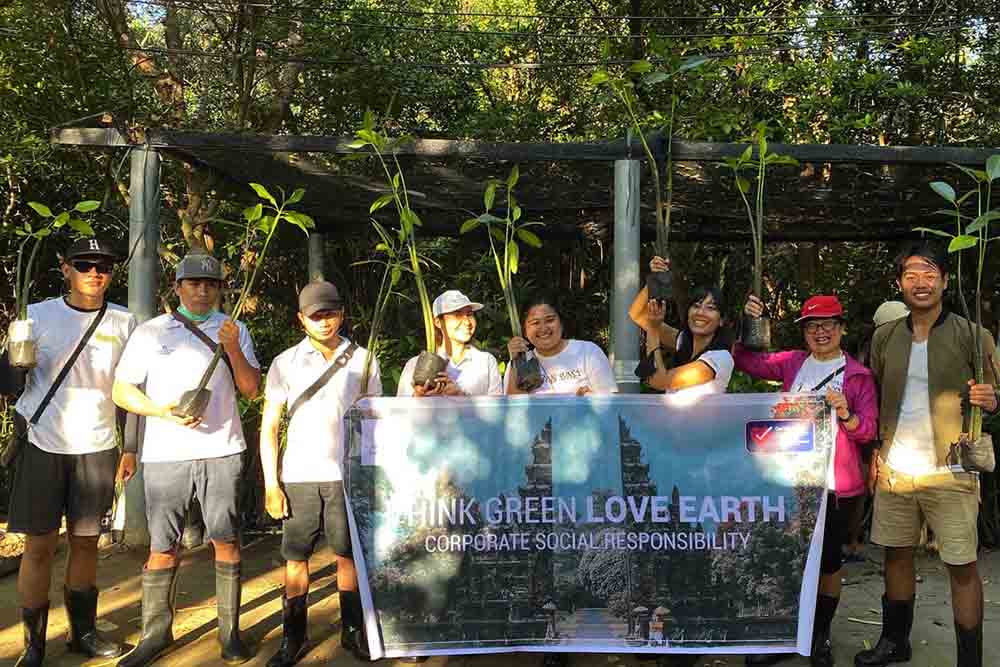 Hotel Nikko Bali Merestorasi Kawasan Pesisir dengan Menanam Bakau di Ekowisata Mangrove
