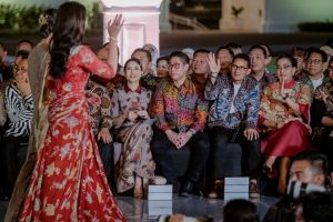 Dengan Sambut Hari Batik Nasional, Istana Berbatik Hadirkan Fashion Show Keindahan Batik Nusantara