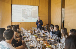Vino Voyage 2024: Eksplorasi 100 Wine Dunia di Laviere Lounge