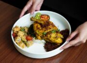 ARTOTEL Gelora Senayan Menjaga Cita Rasa Nusantara Lewat Tren Kuliner Ayam Goreng Basah