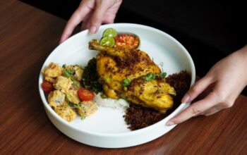 ARTOTEL Gelora Senayan Menjaga Cita Rasa Nusantara Lewat Tren Kuliner Ayam Goreng Basah