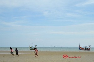 Langsung Plong!! Kena Semilir Angin Di Pantai Camplong