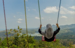 Berayun Seru Jadi Sudut Foto Milenial Terbaru Di Kalibiru